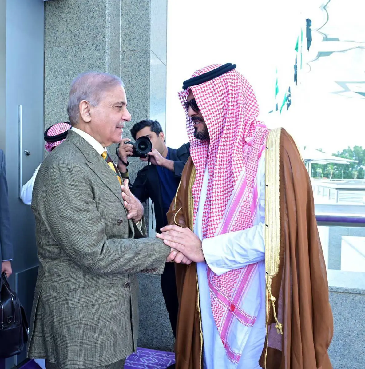 شهباز شریف وارد عربستان شد+ عکس شهباز شریف وارد عربستان شد+ عکس
