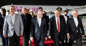 عراقچی از مسقط به اسلام آباد باز میگردد عراقچی از مسقط به اسلام آباد باز میگردد