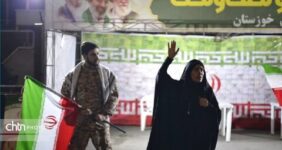 اهوازیها به تماشای «آرشهای زمانه» نشستند اهوازیها به تماشای «آرشهای زمانه» نشستند