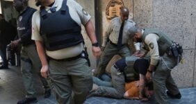 بازداشت والدین بیش از 27هزار کودک در 7ماه نخست دولت جدید ترامپ بازداشت والدین بیش از 27هزار کودک در 7ماه نخست دولت جدید ترامپ