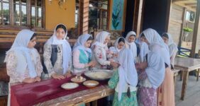 تجلی میراث در دستان مادران آینده؛ طنین عطر «زرینهنون» تالشی در مسیر ثبت جهانی گیسوم تجلی میراث در دستان مادران آینده؛ طنین عطر «زرینهنون» تالشی در مسیر ثبت جهانی گیسوم