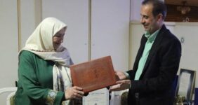 پیشکسوتانی چون عذرا وکیلی هویت و اعتبار رادیو را شکل دادهاند پیشکسوتانی چون عذرا وکیلی هویت و اعتبار رادیو را شکل دادهاند