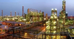 پیگیری بازگشت ۱۸ میلیارد دلار ارز صادراتی برای جبران خسارت پتروشیمیها پیگیری بازگشت ۱۸ میلیارد دلار ارز صادراتی برای جبران خسارت پتروشیمیها
