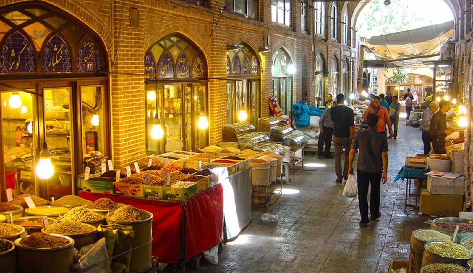 ۱۰ دلیل برای انتخاب تهران به عنوان یک مقصد گردشگری | چرا پایتخت ایران را ببینیم؟ بازار تهران