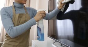 اشتباهات رایج هنگام تمیز کردن تلویزیون