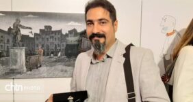 جایزه دنیزلی در دستهای هنرمند خوزستانی جایزه دنیزلی در دستهای هنرمند خوزستانی