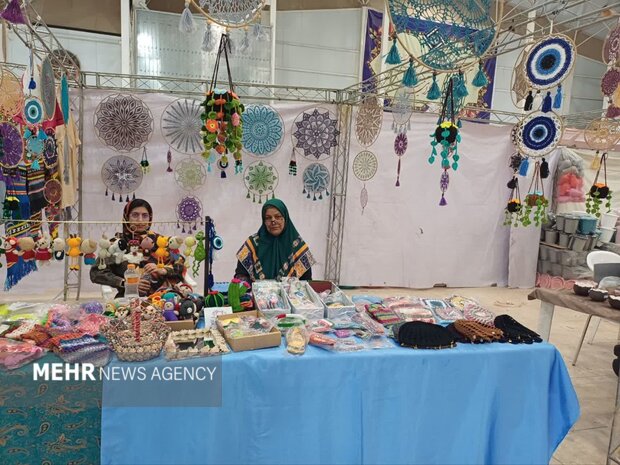 عرضه محصولات هنرمندان صنایع‌دستی سیستان و بلوچستان در نمایشگاه زاهدان