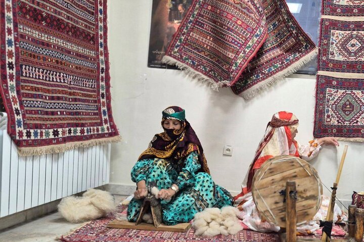 کویر اردستان هنر می‌آفریند؛ لزوم عرضه صنایع دستی در بناهای تاریخی