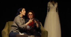 ژاله صامتی همراه دخترش به صحنه بازمی‌گردد