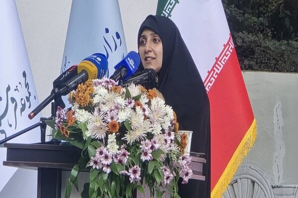 بهروزآذر: زنان در آثار فرشچیان، جانِ زندگی و مرکز آفرینش‌اند