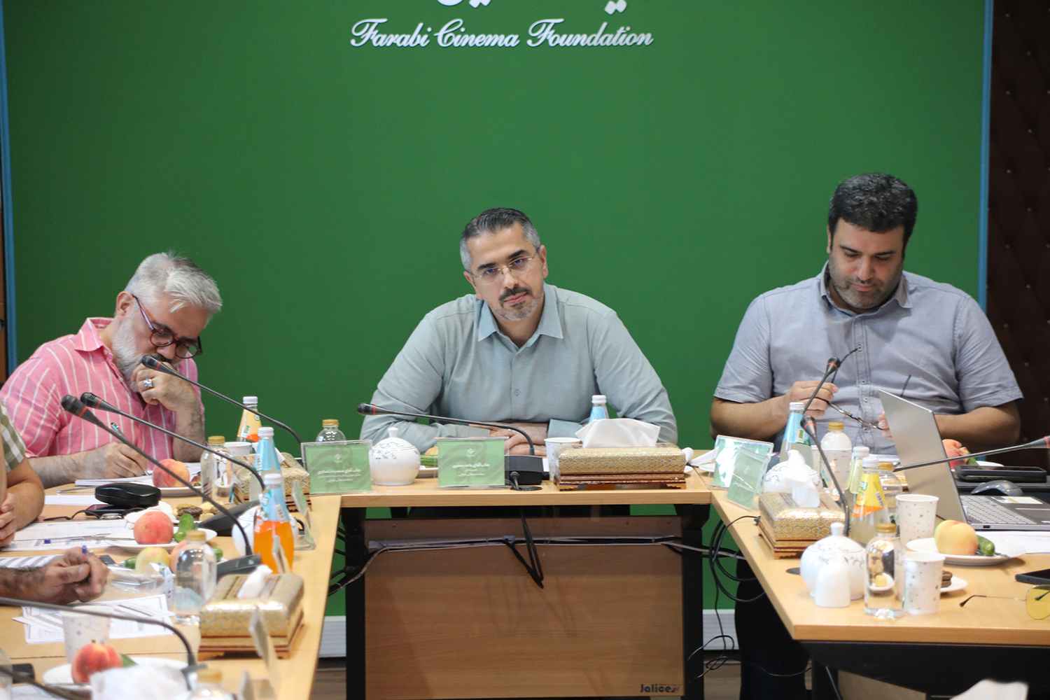 گردهمایی چهره‌های شاخص سینمای ایران برای پیچینگ ۱۴۰۵ فارابی/ ۳۷ پروژه از میان بیش از ۸۰۰ طرح به مرحله ارائه رسیدند